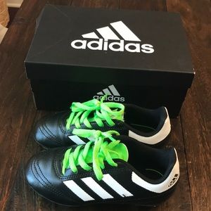 Adidas soccer shoes. Only worn 5 times
